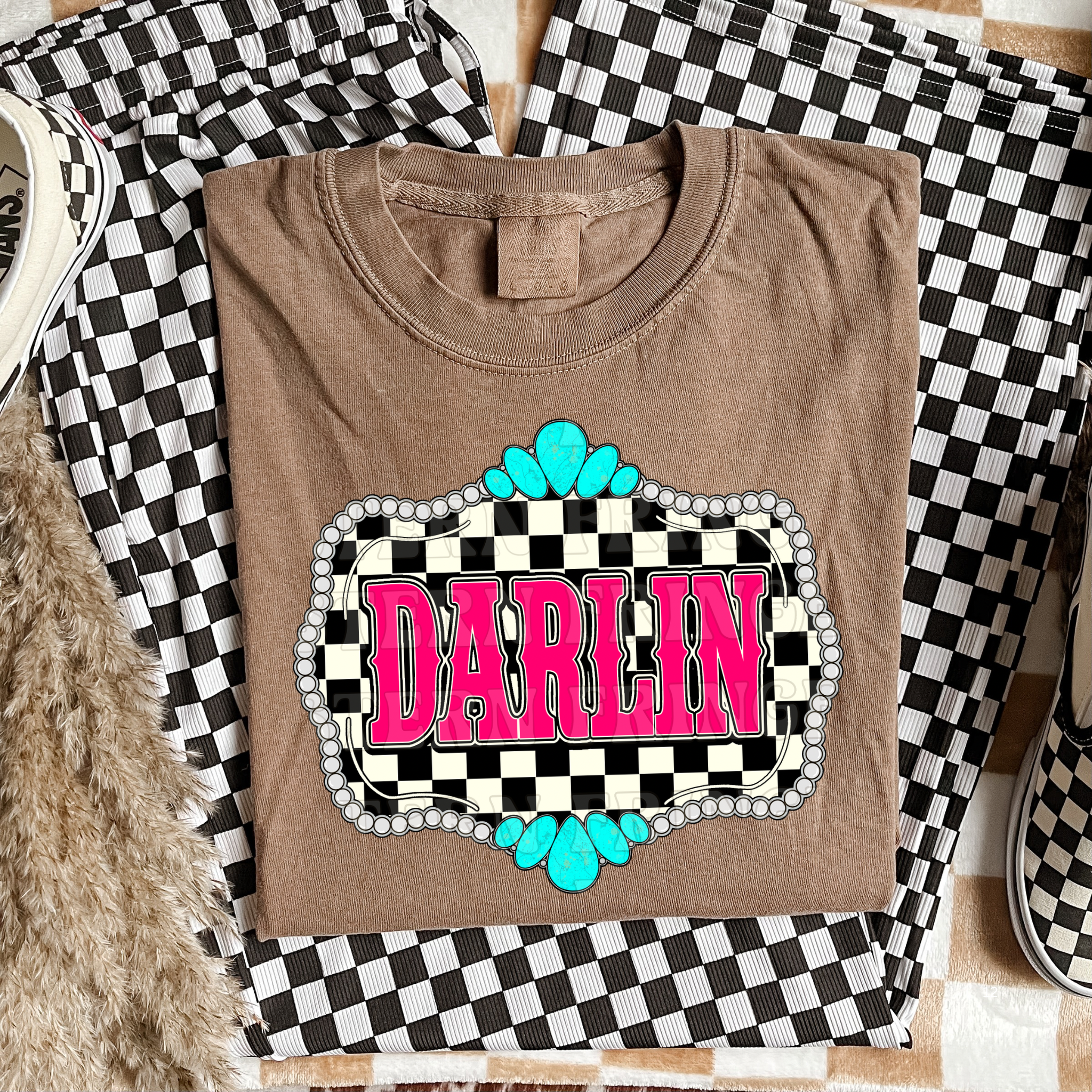 Retro Darlin' Graphic T-Shirt | Crewneck