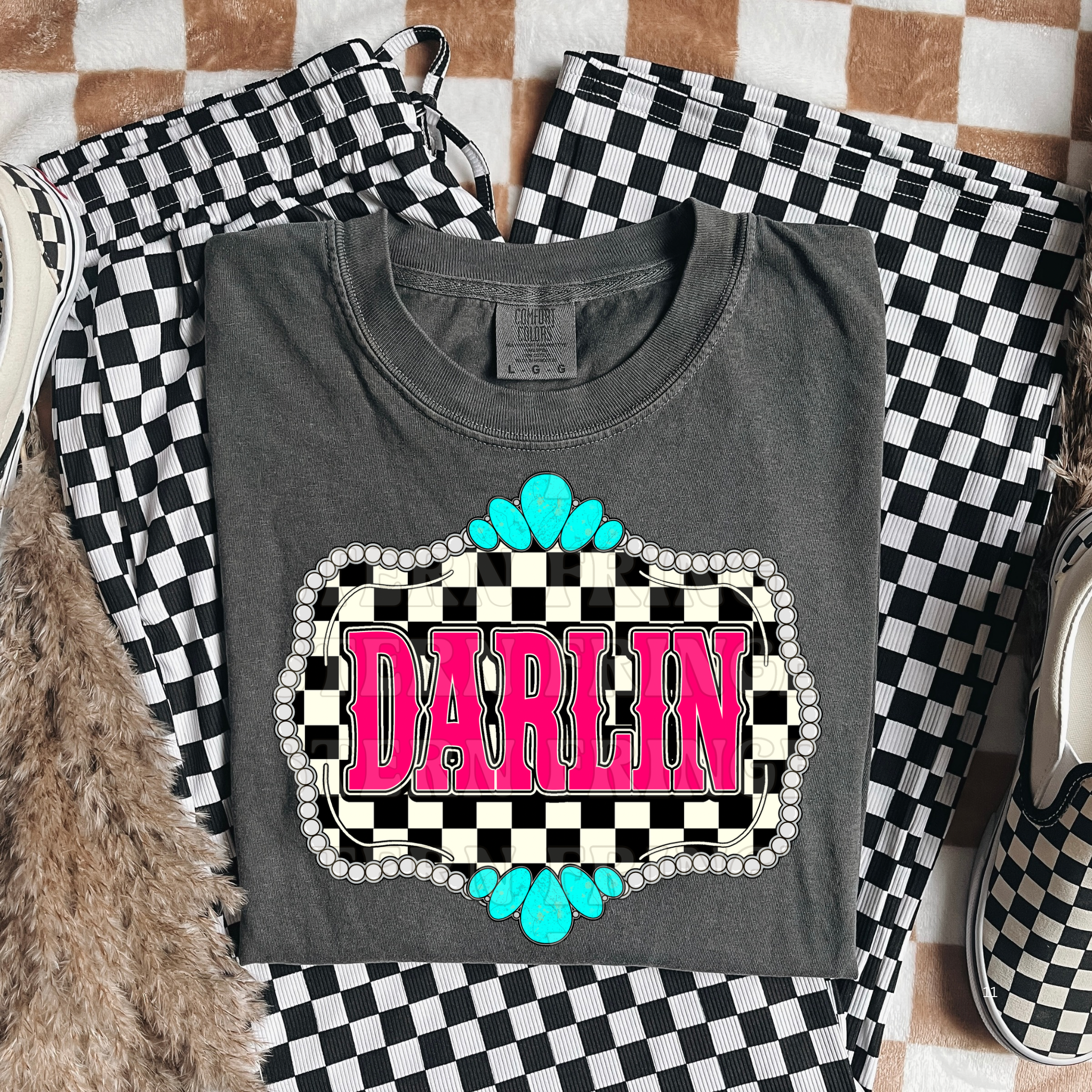 Retro Darlin' Graphic T-Shirt | Crewneck