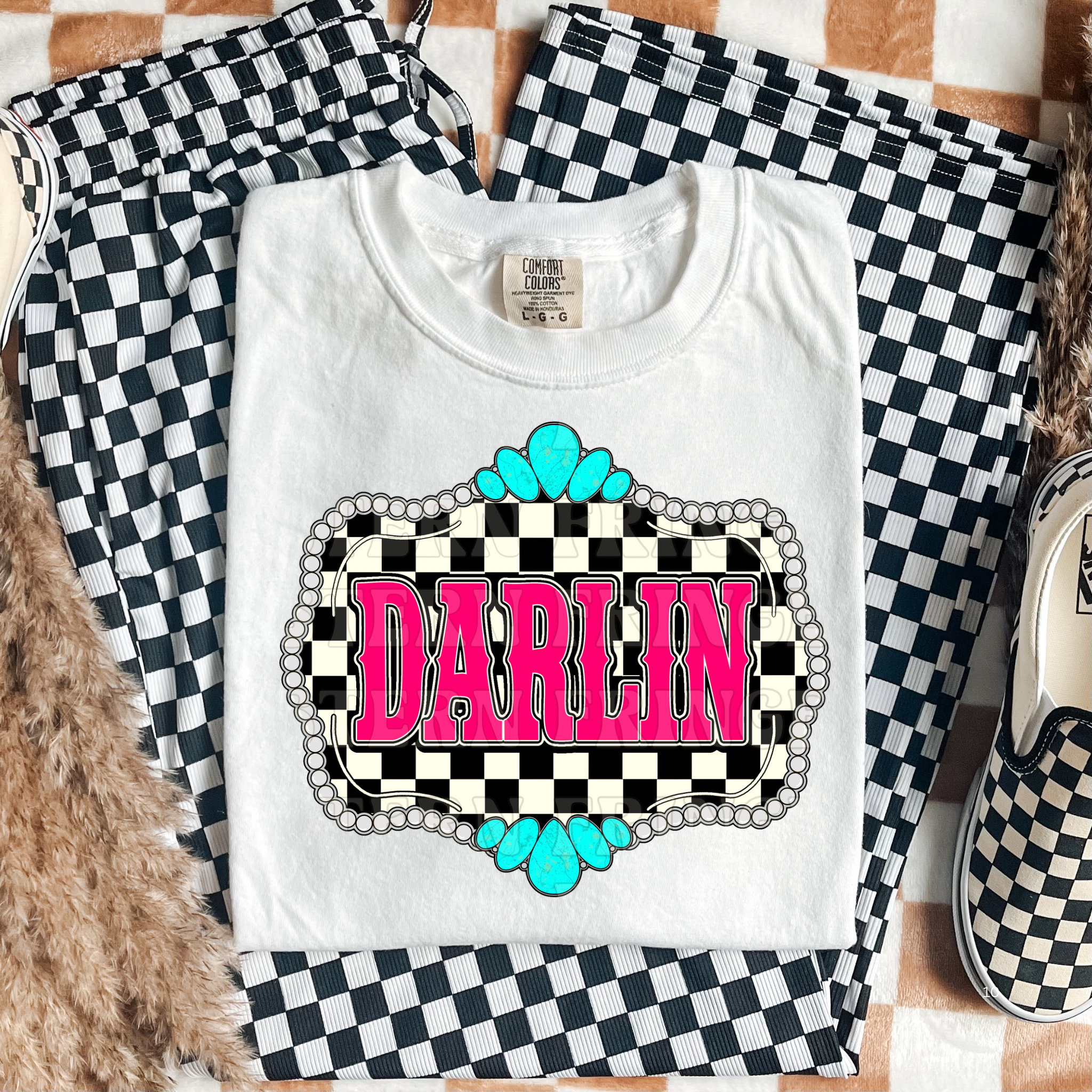 Retro Darlin' Graphic T-Shirt | Crewneck
