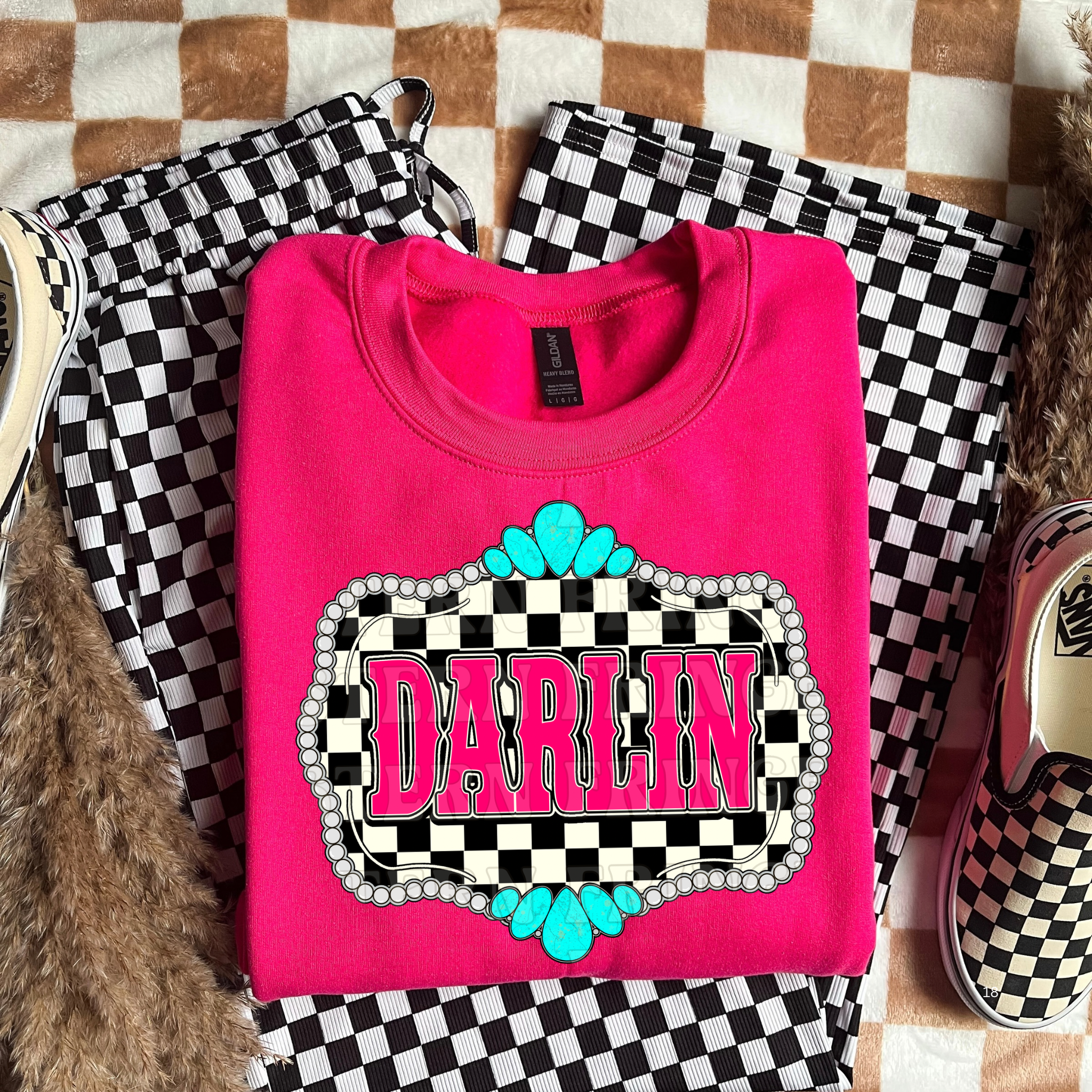 Retro Darlin' Graphic T-Shirt | Crewneck