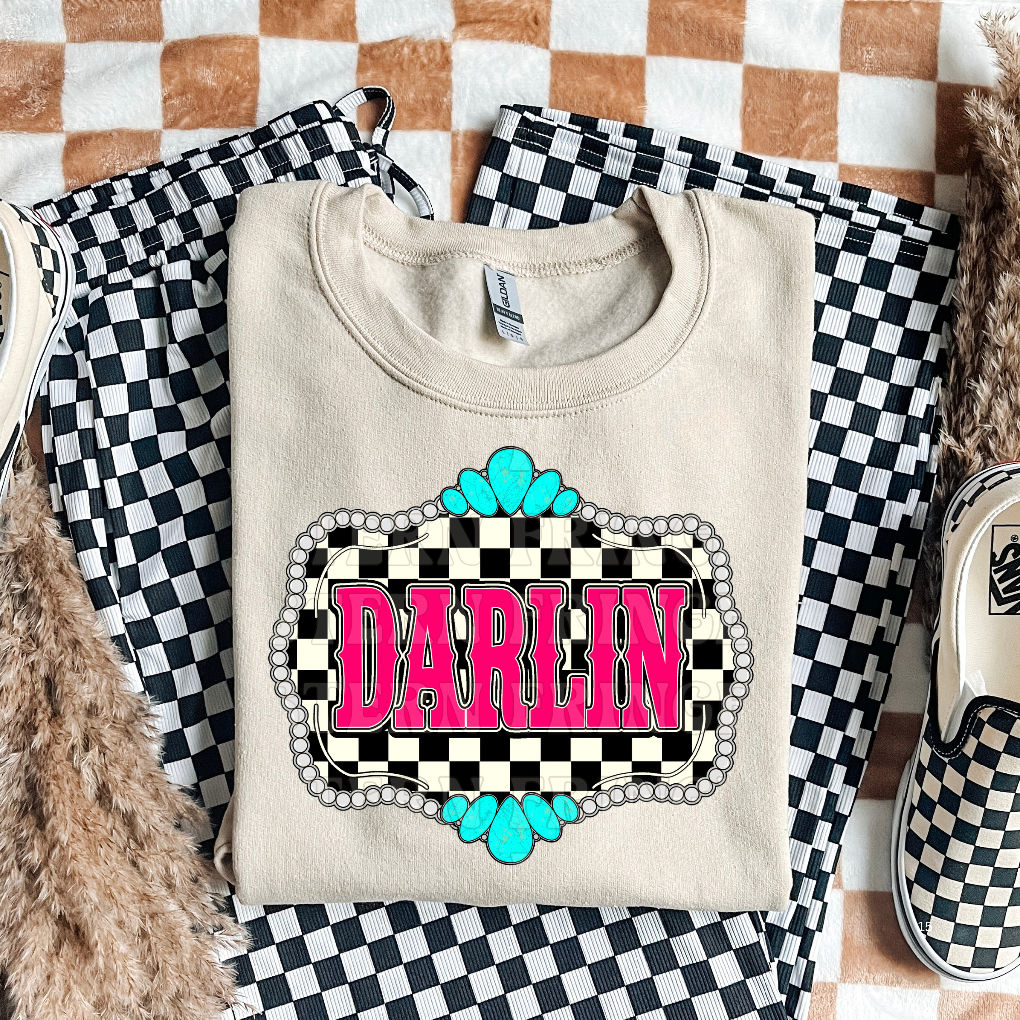 Retro Darlin' Graphic T-Shirt | Crewneck