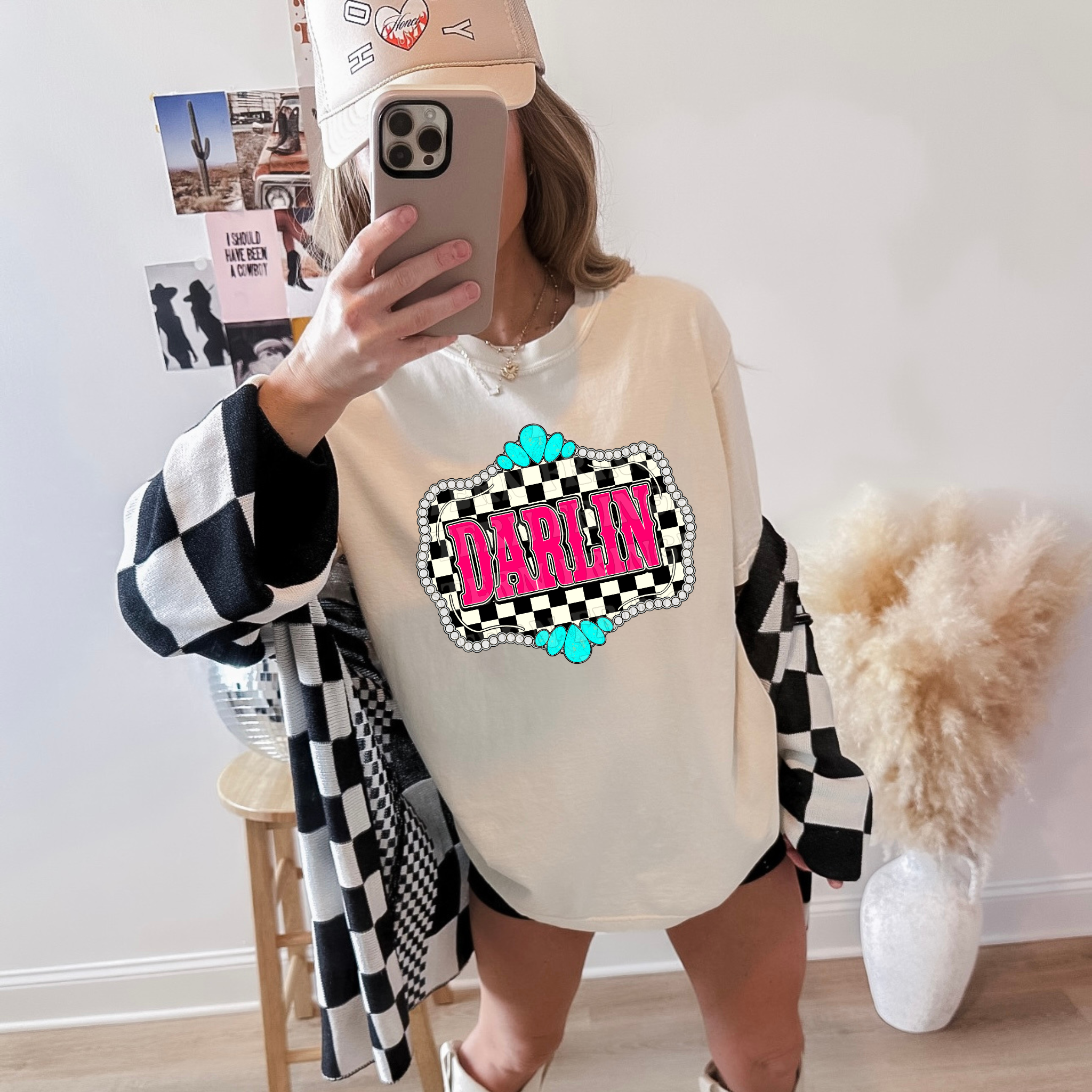 Retro Darlin' Graphic T-Shirt | Crewneck