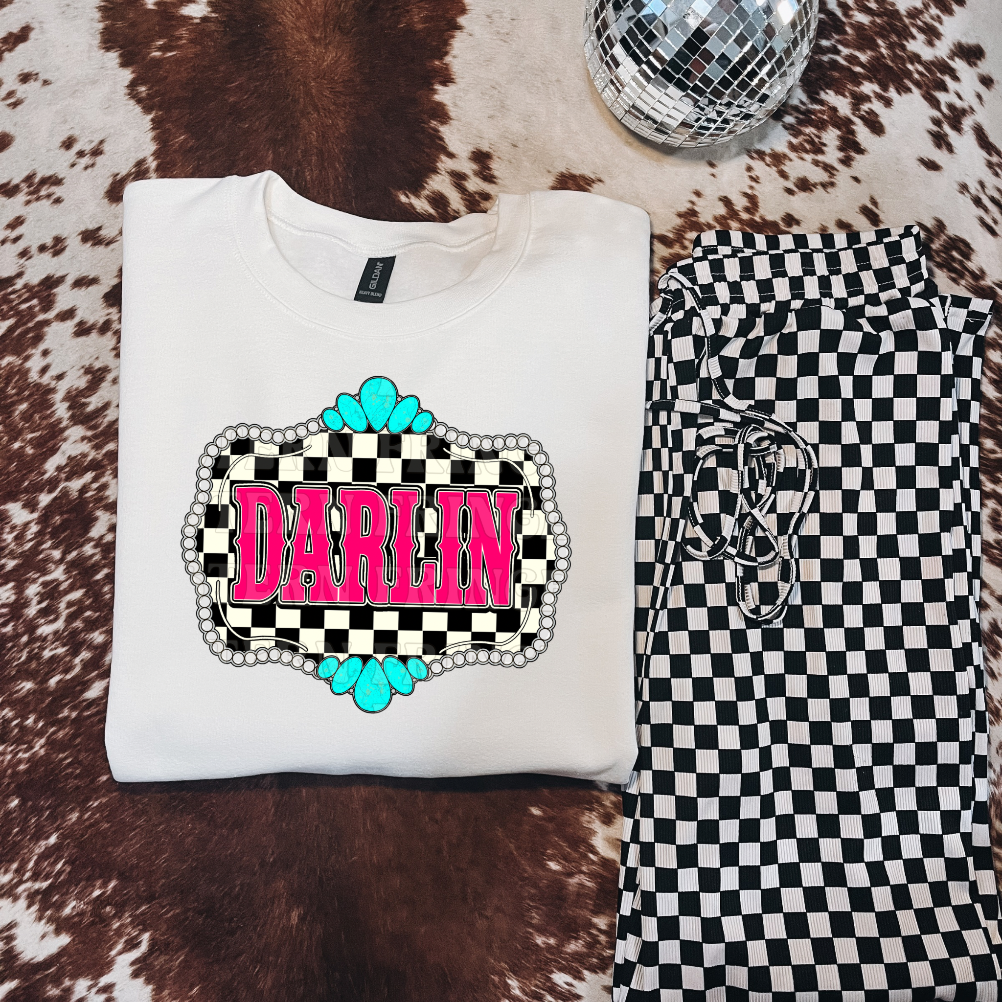 Retro Darlin' Graphic T-Shirt | Crewneck